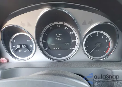 2011 Mercedes-Benz C 300 Luxury/Sport z USA, uszkodzony, nr VIN WDDGF5EB3BR148605